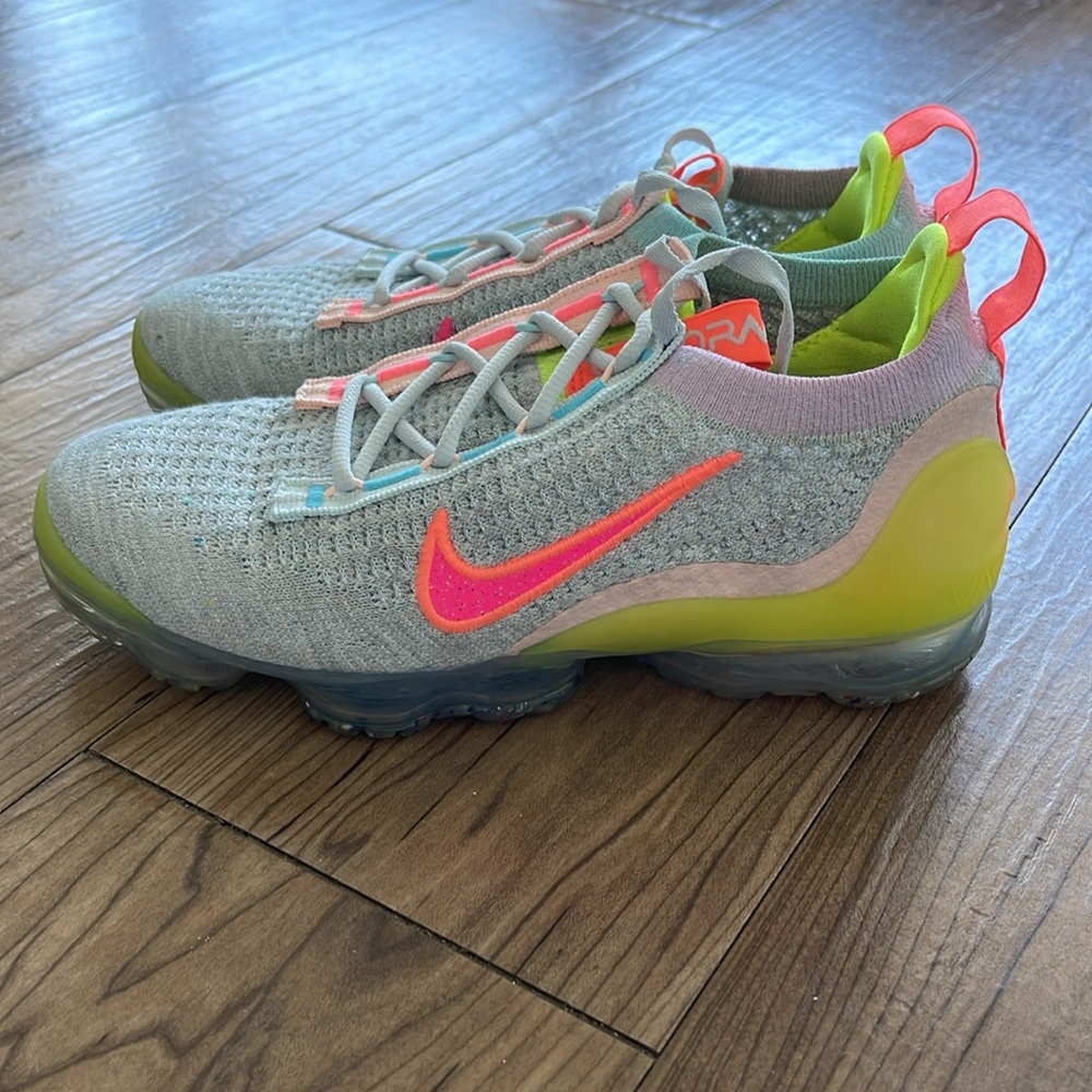 Women’s Nike Air VaporMax Flyknit Neon 2021